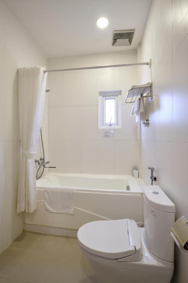 Pham Van Sakura Hotel Thuan An 외부 사진