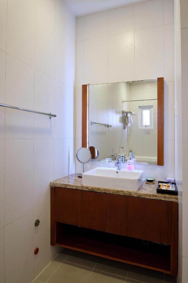 Pham Van Sakura Hotel Thuan An 외부 사진